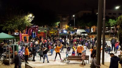 La plaça de les Teresses de Mataró, escenari de les reivindicacions #DretalLleure de l’esplai Enlleura’t